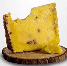 formaggio stagionato pepe